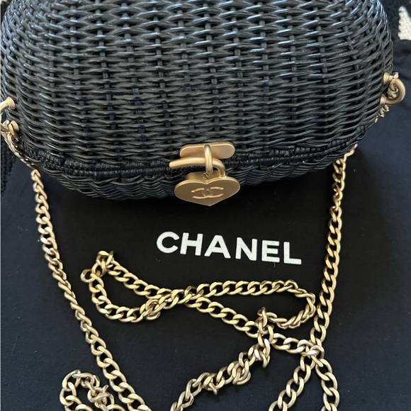 CHANEL Heart Lock Wicker Bag Cruise 2004/2005 ♥️ - Picture 15 of 16